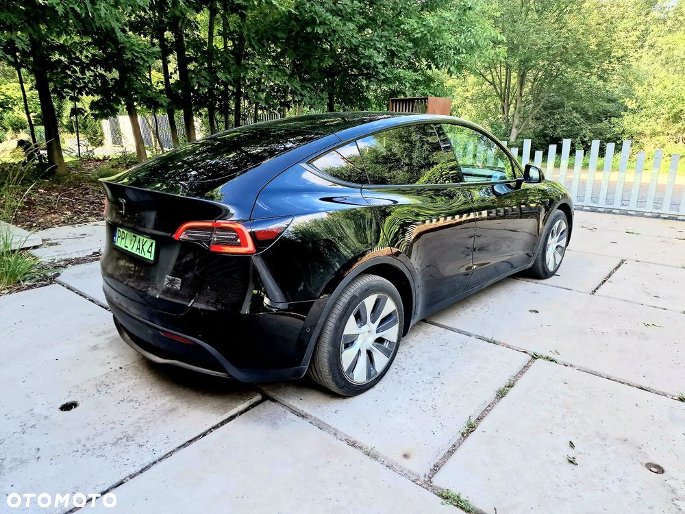 Tesla Model Y Long Range AWD - 2