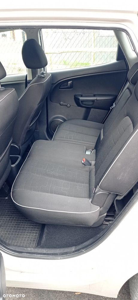 Kia Venga - 16