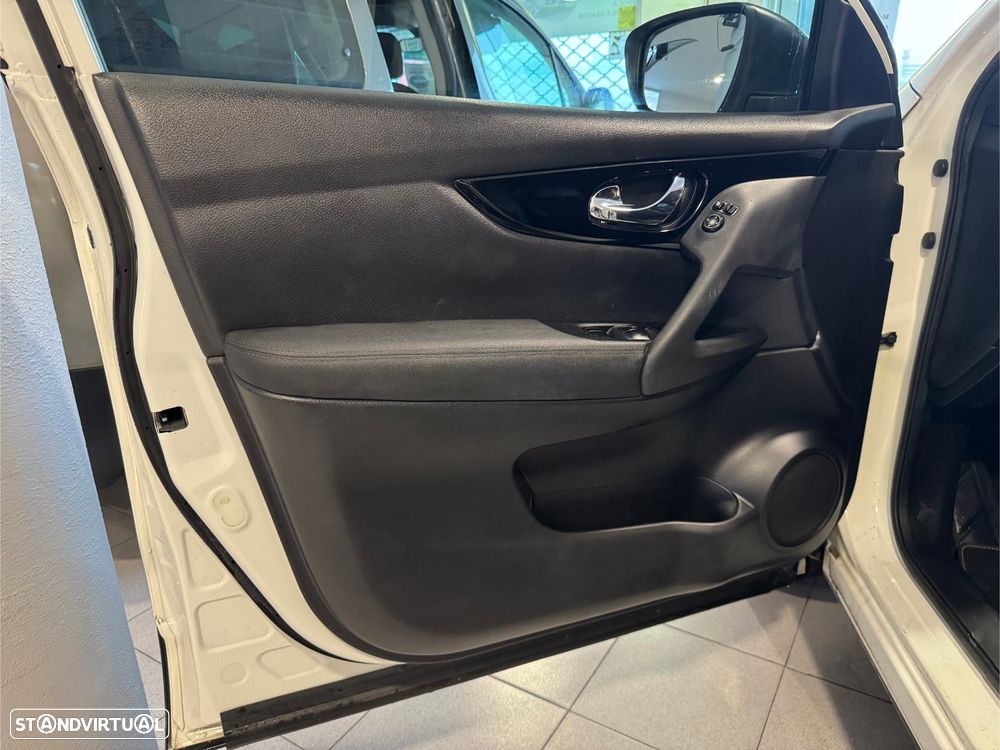 Nissan Qashqai 1.2 DIG-T N-Vision Xtronic - 34