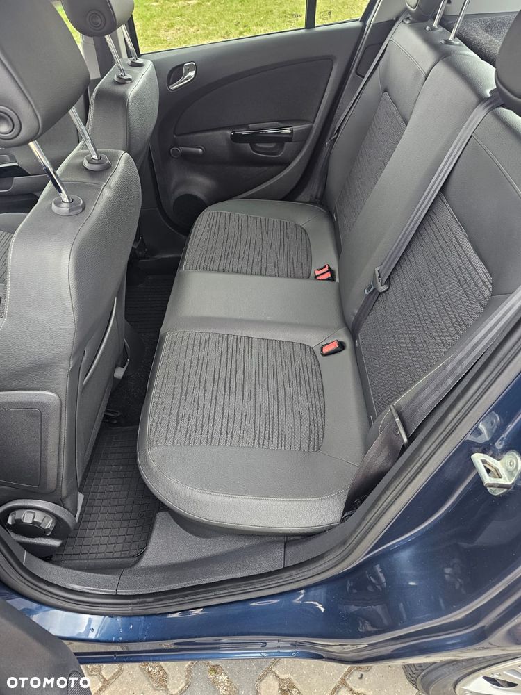 Opel Corsa 1.4 16V Cosmo - 11