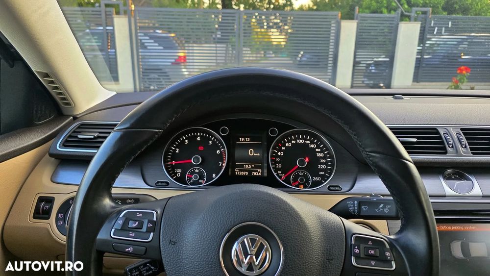 Volkswagen Passat - 11
