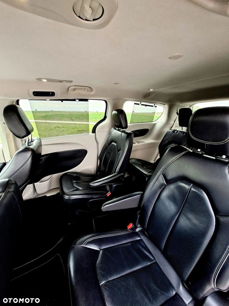 Chrysler Pacifica - 23