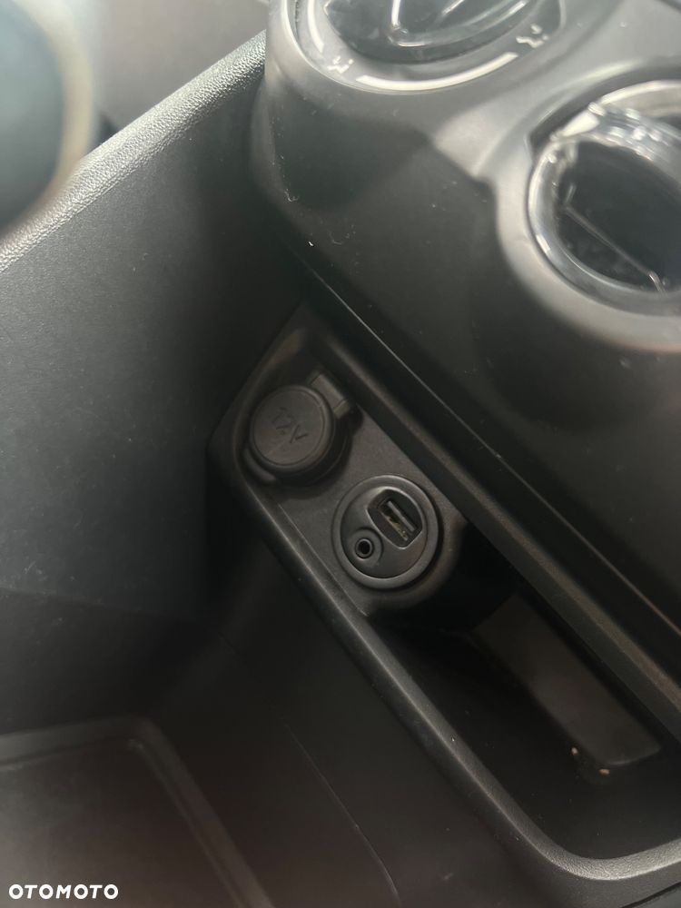 Peugeot 208 - 15