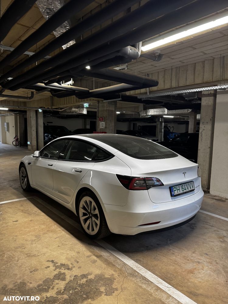 Tesla Model 3 - 9