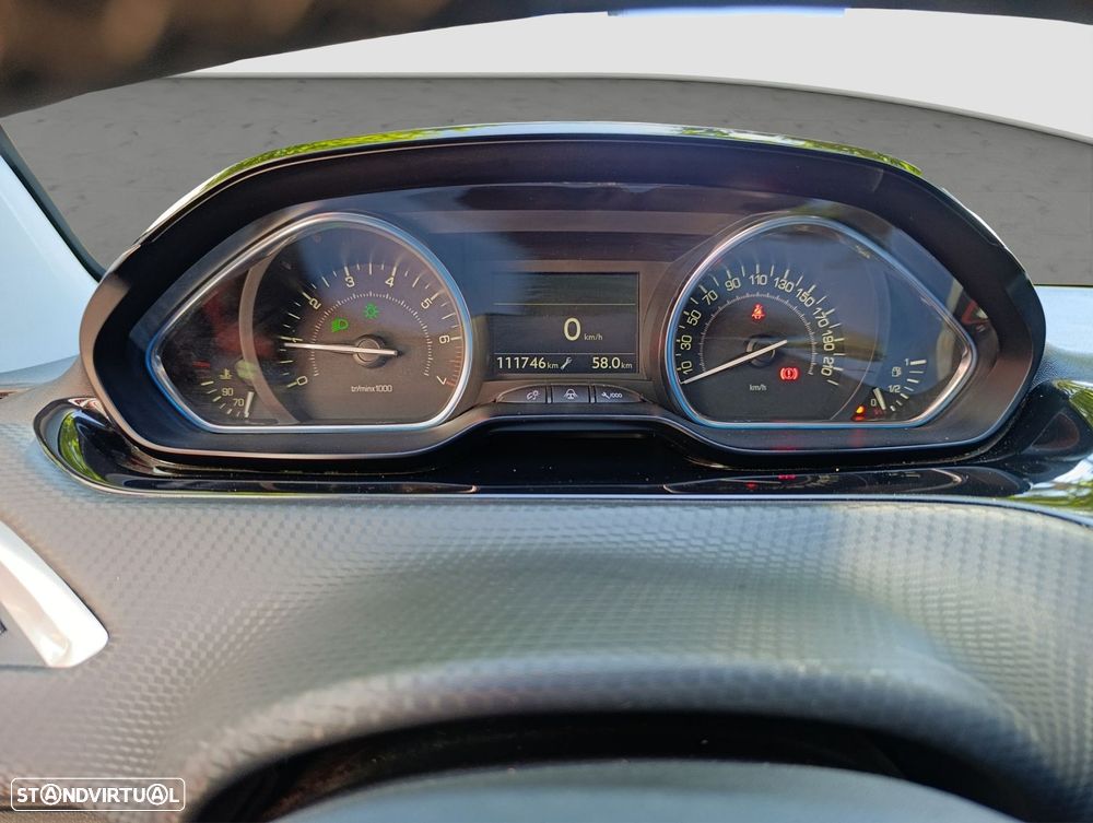 Peugeot 2008 1.2 PureTech Allure - 12