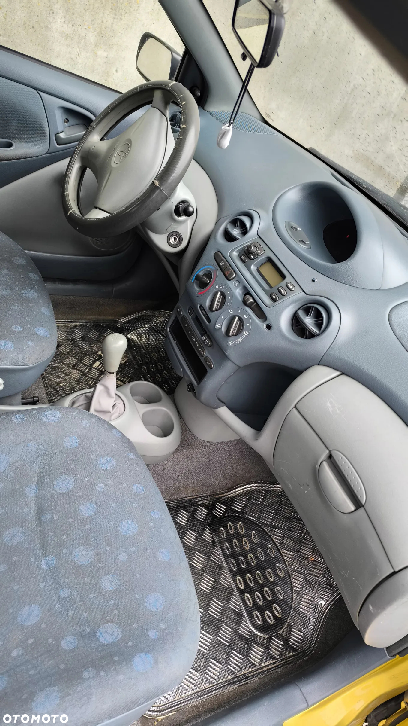 Toyota Yaris 1.0 Base - 9