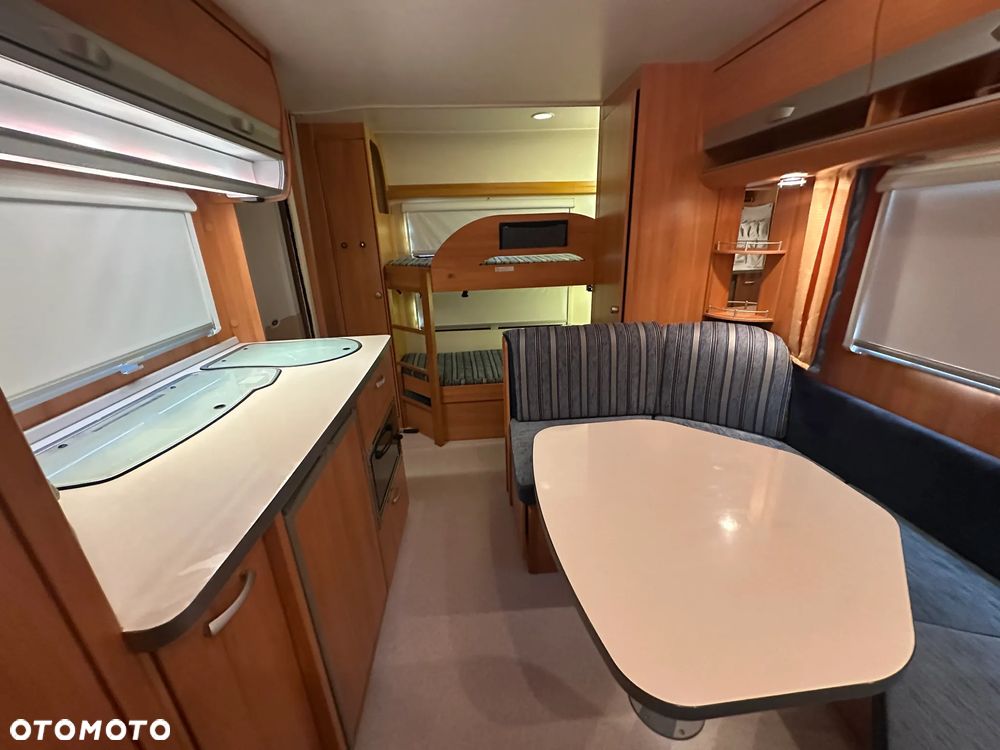 Wilk 550 S4 z przedsionkiem i napędem. ŁÓŻKA PIĘTROWE - 6 os. - 37