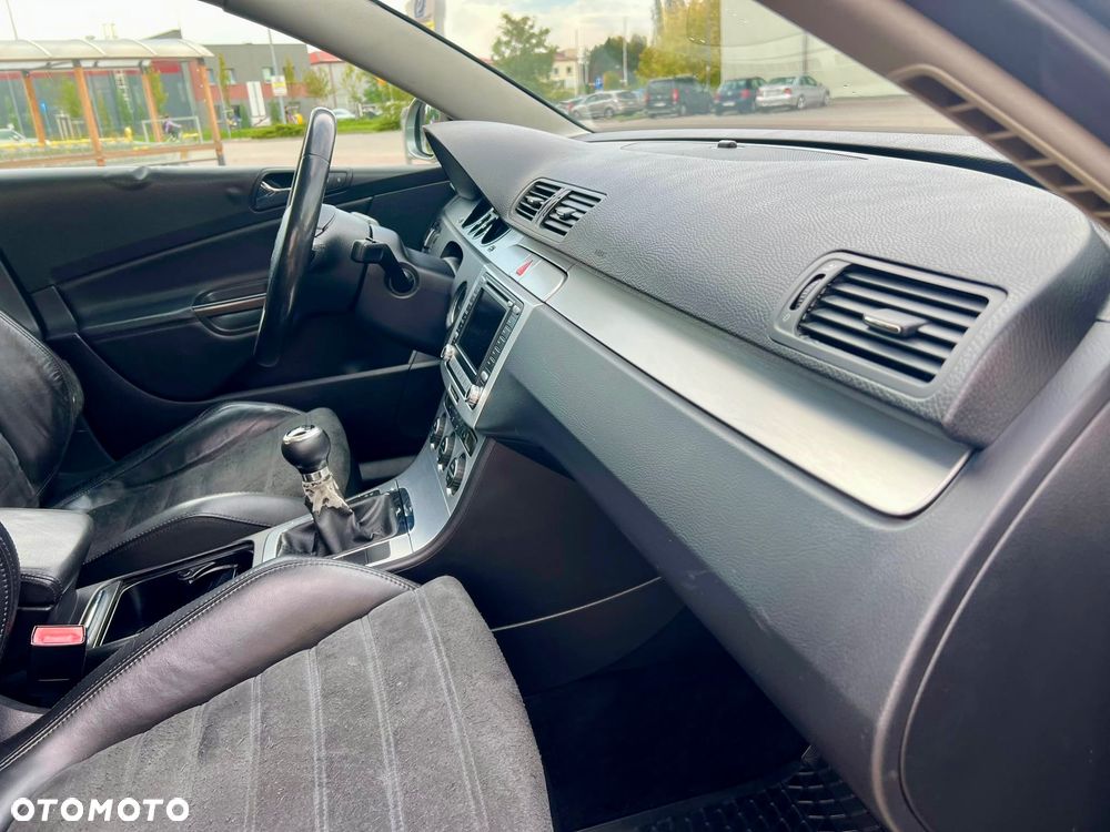 Volkswagen Passat - 22