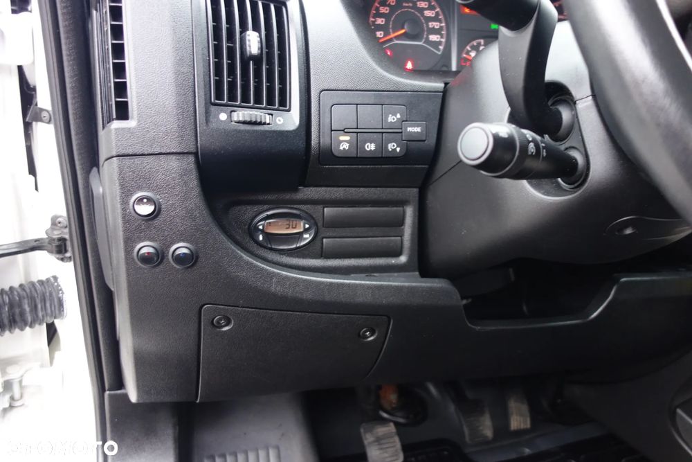 Peugeot Boxer 2.2 Bluehdi  165 KM Doka 7 Osobowa Klima Webasto - 27