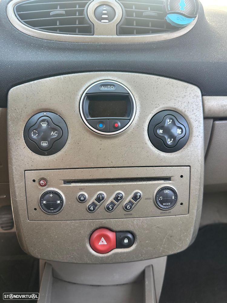 Renault Clio 1.2 16V Confort - 13
