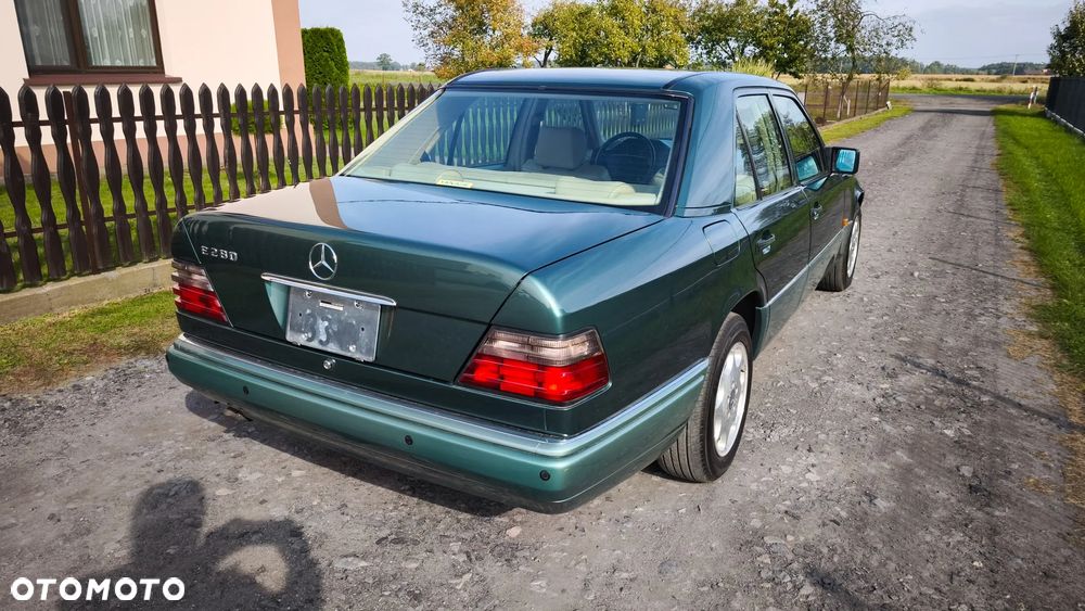 Mercedes-Benz 280 - 9