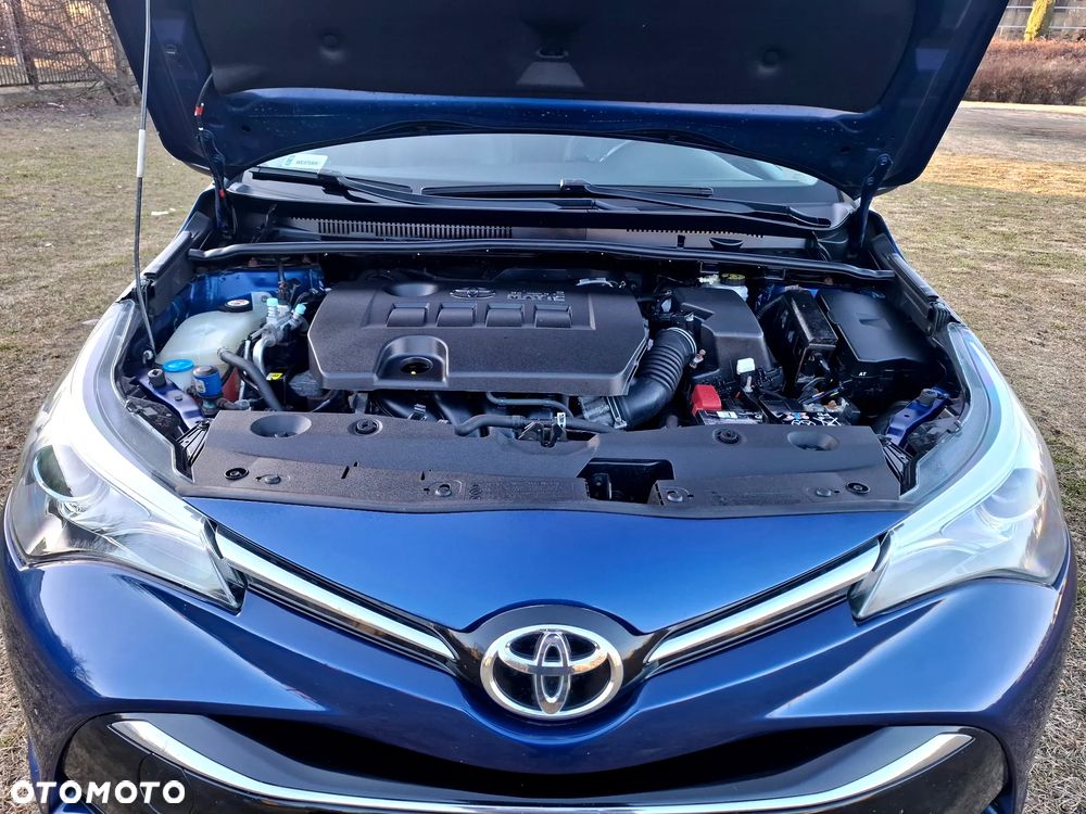 Toyota Avensis 1.8 Premium - 11