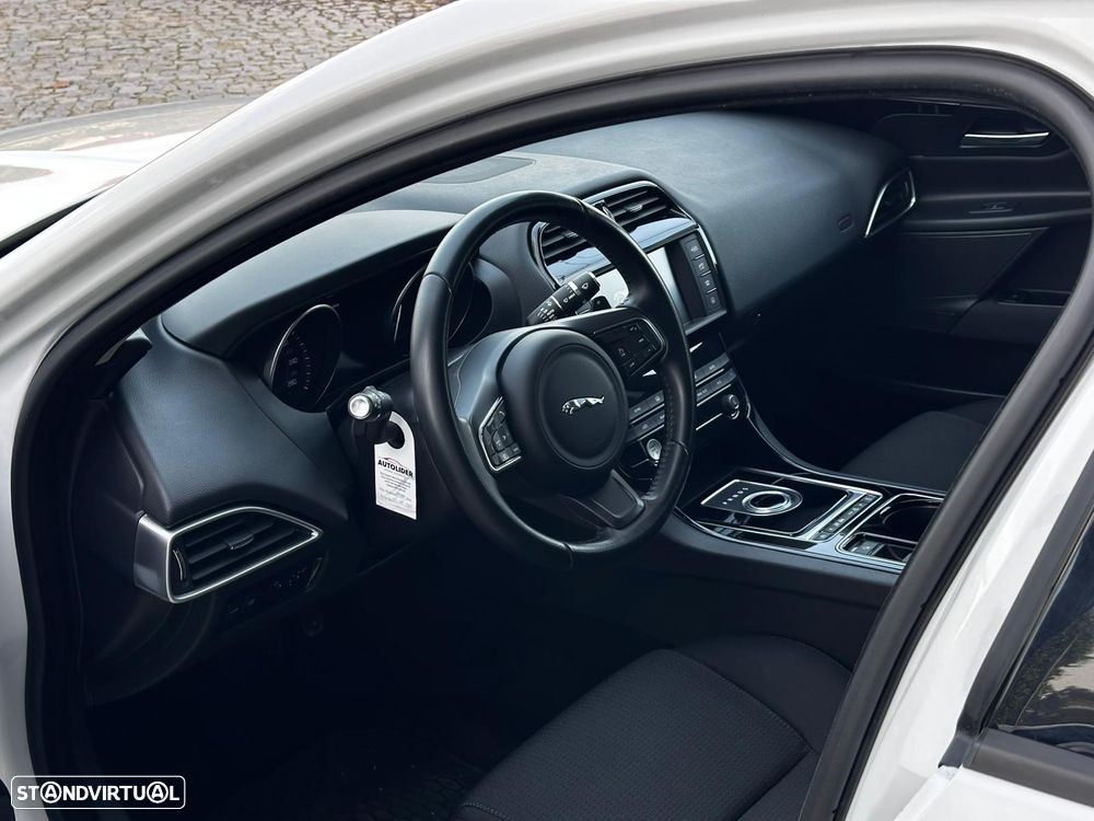 Jaguar XE 20d Aut. Pure - 24