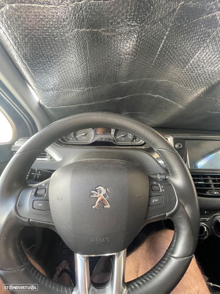 Peugeot 208 1.2 PureTech Signature - 9