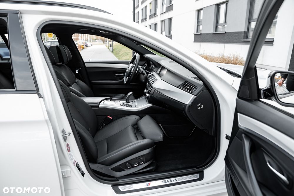 BMW Seria 5 M550d xDrive Touring Sport-Aut - 26