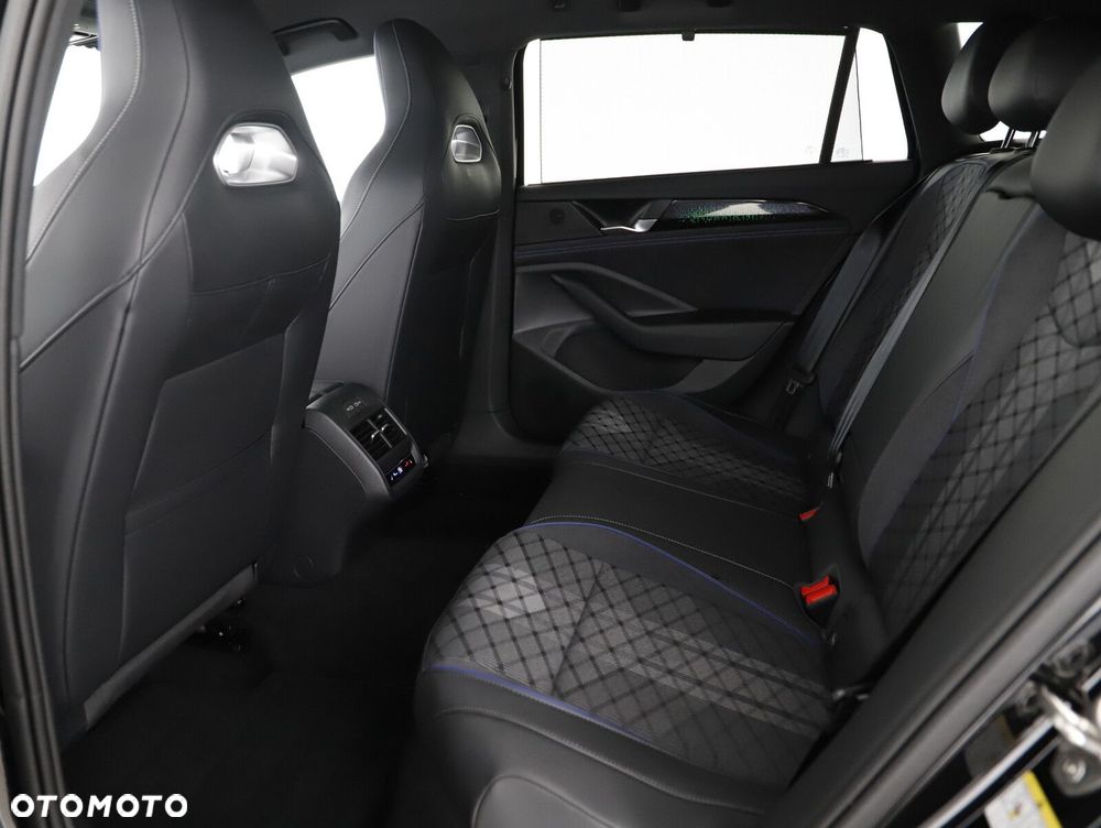 Volkswagen Passat - 12