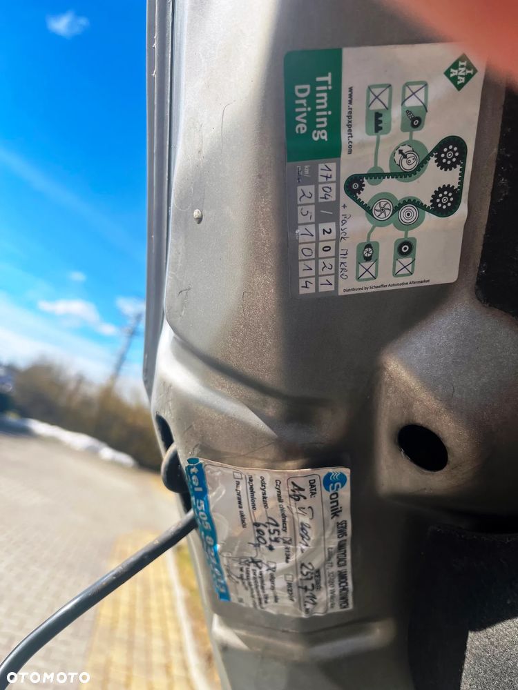 Volkswagen Touran ver-1-9-tdi-dpf-dsg-trendline - 17