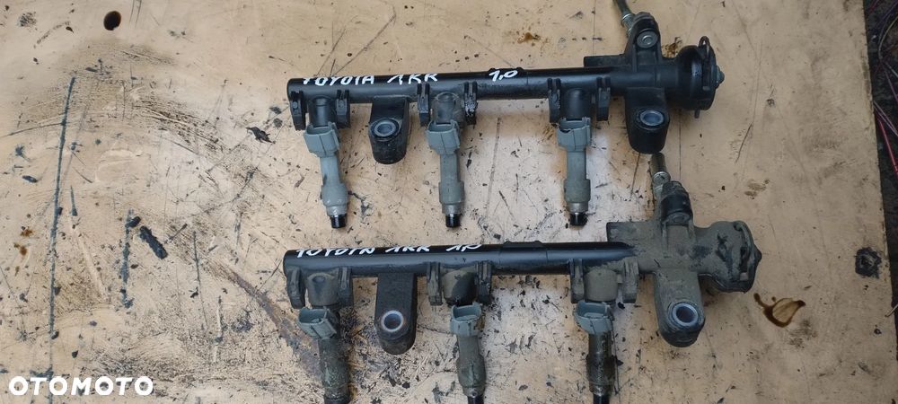 Toyota Yaris 1,0  aygo 1KR  citroen c1 peugeot 108 LISTWA WTRYSKOWA WTRYSKI - 1