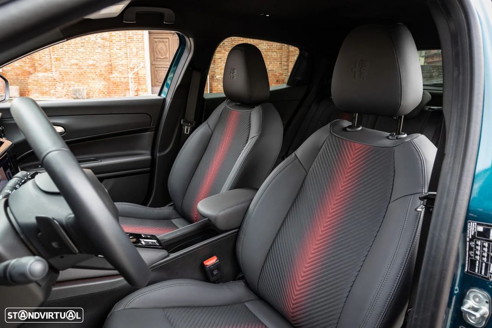 Alfa Romeo Junior 1.2 Intensa Q4 eDCT6 - 8