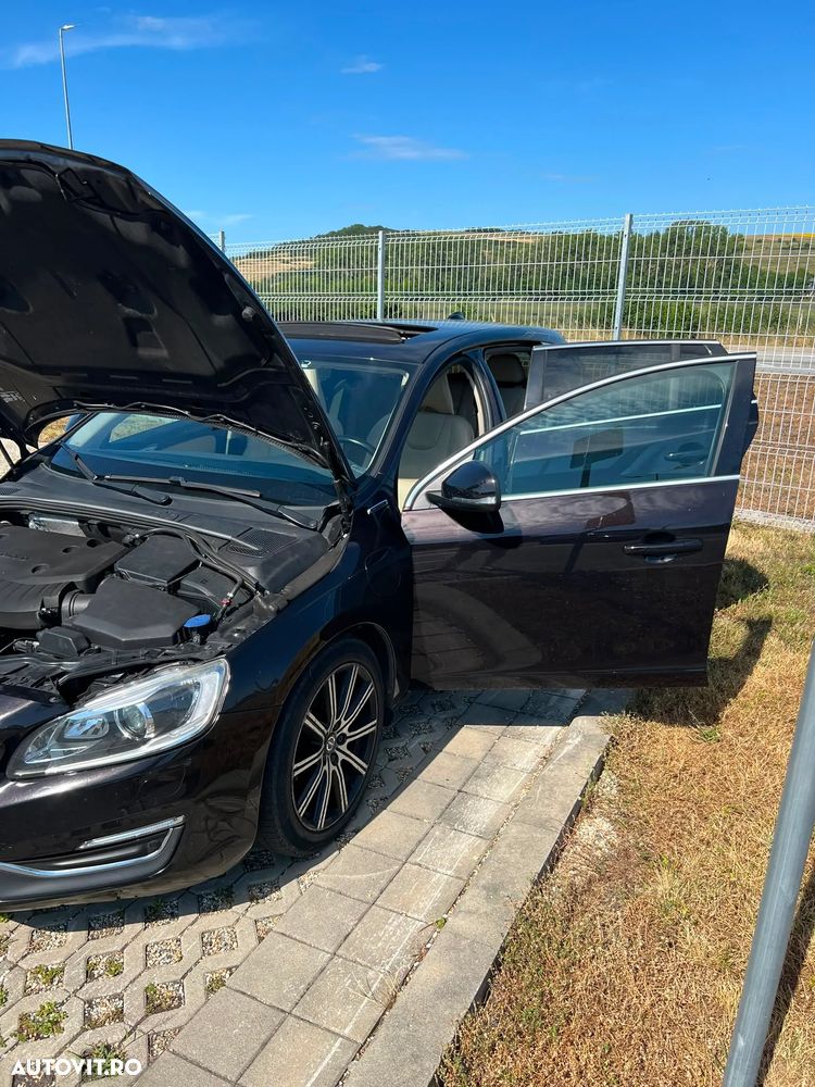 Volvo V60 D5AWD Momentum - 1