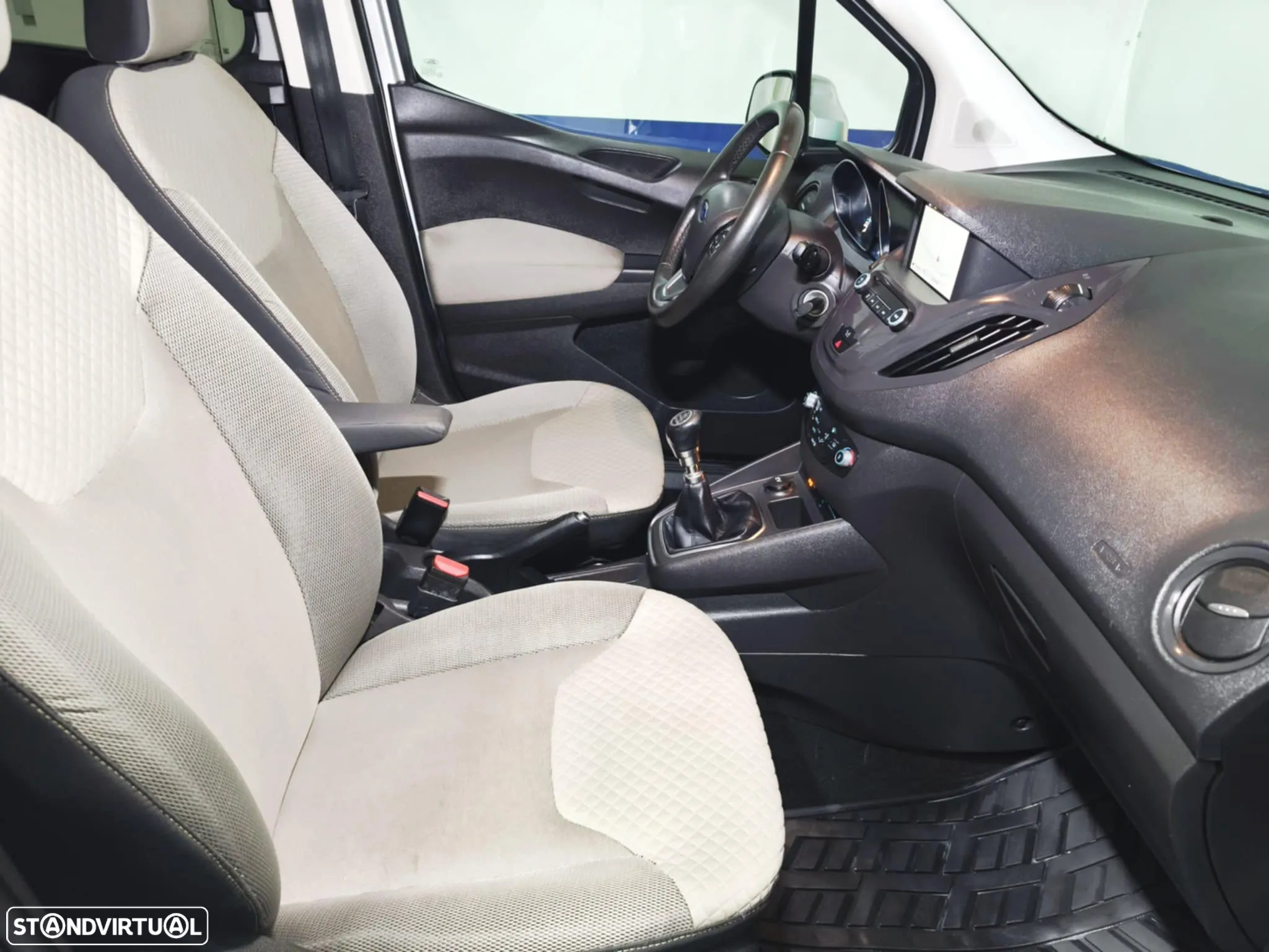 Ford Tourneo Courier 1.0 EcoBoost Titanium - 16