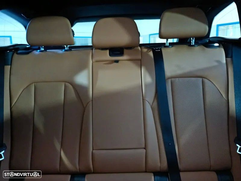 BMW 320 e Pack Desportivo M Auto - 29