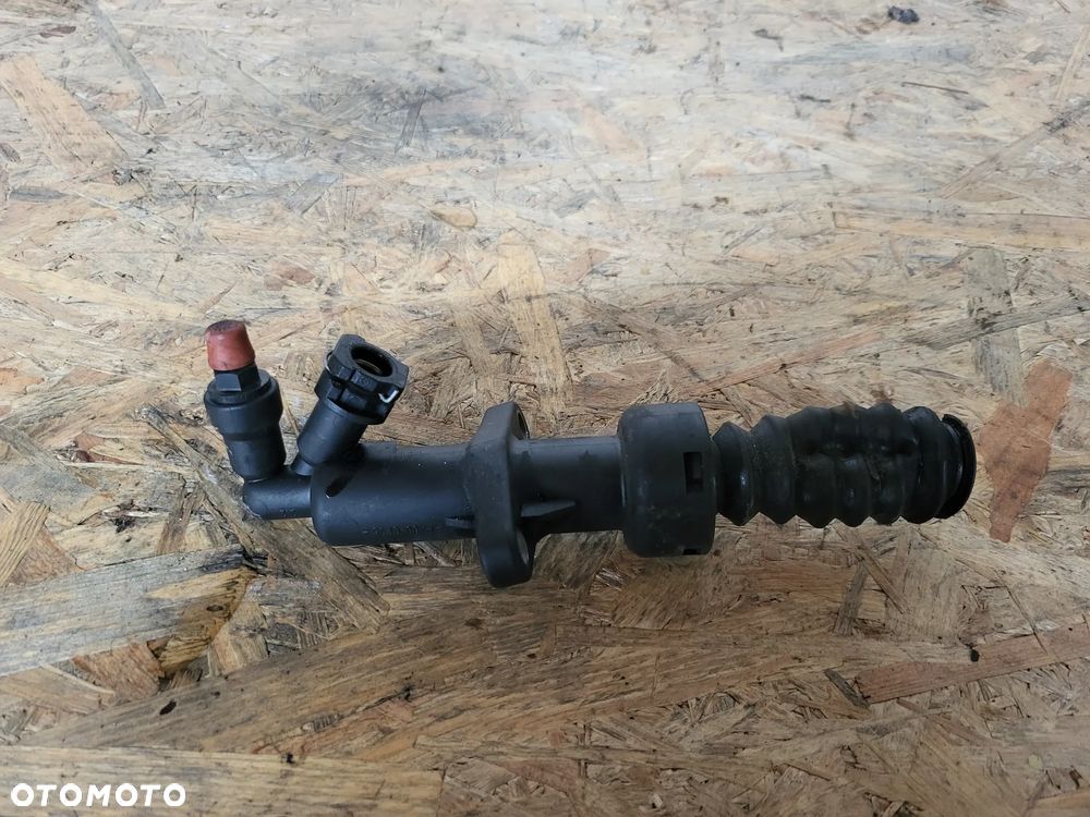 Wysprzęglik pompka Peugeot 3008 1.6 VTI - 1