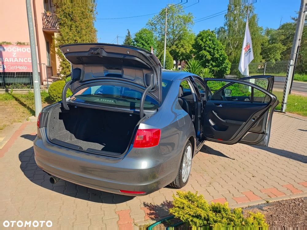 Volkswagen Jetta - 30