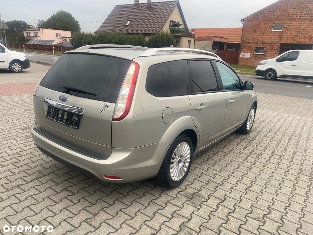 Ford Focus 1.8 FF Ghia - 12