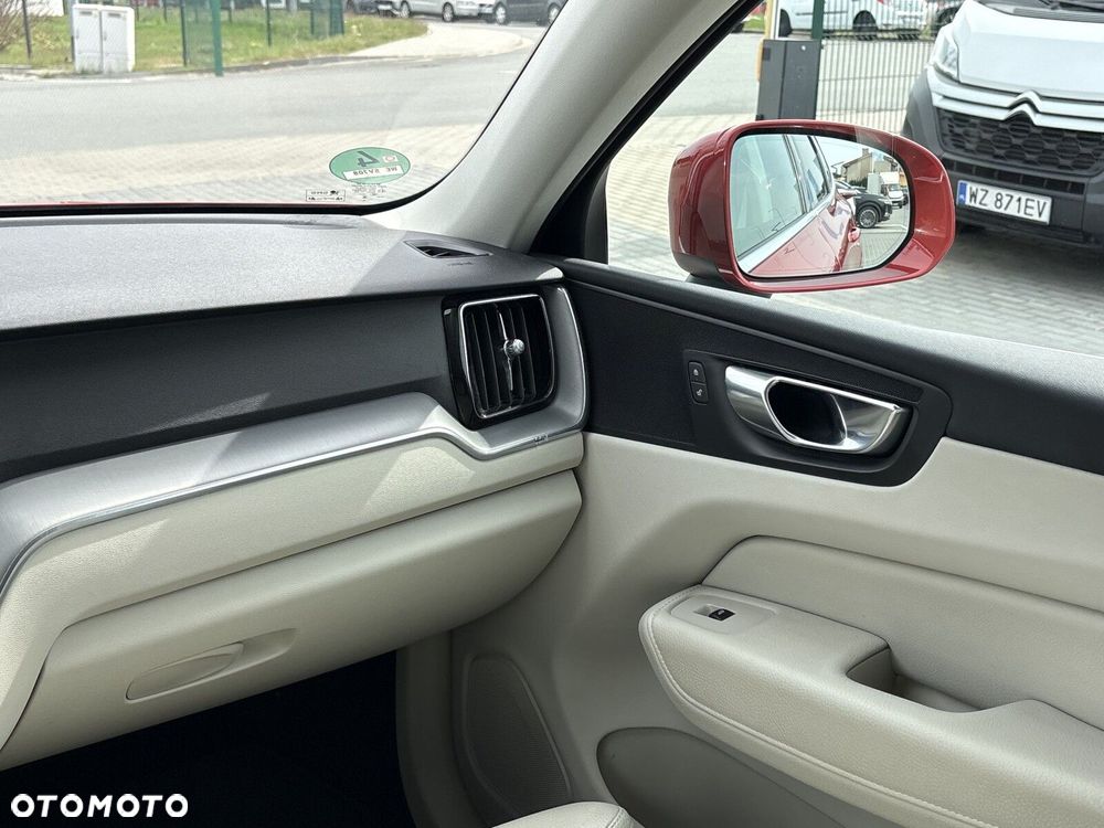 Volvo XC 60 B4 D Momentum - 14