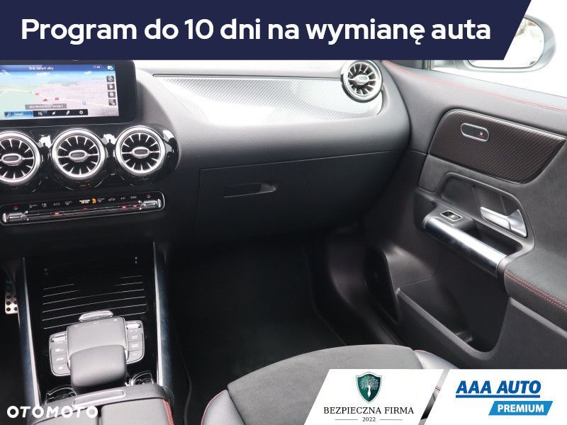 Mercedes-Benz GLA - 9