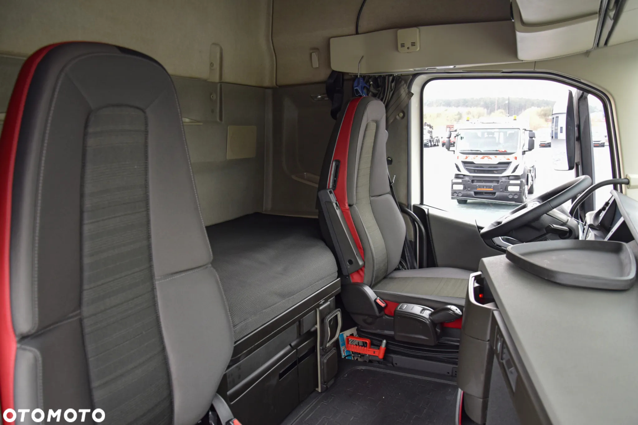 Volvo FH460 / EURO 6 / ACC / LEDY / FULL SPOILERY / SERWISOWANY / SPROWADZONY - 39
