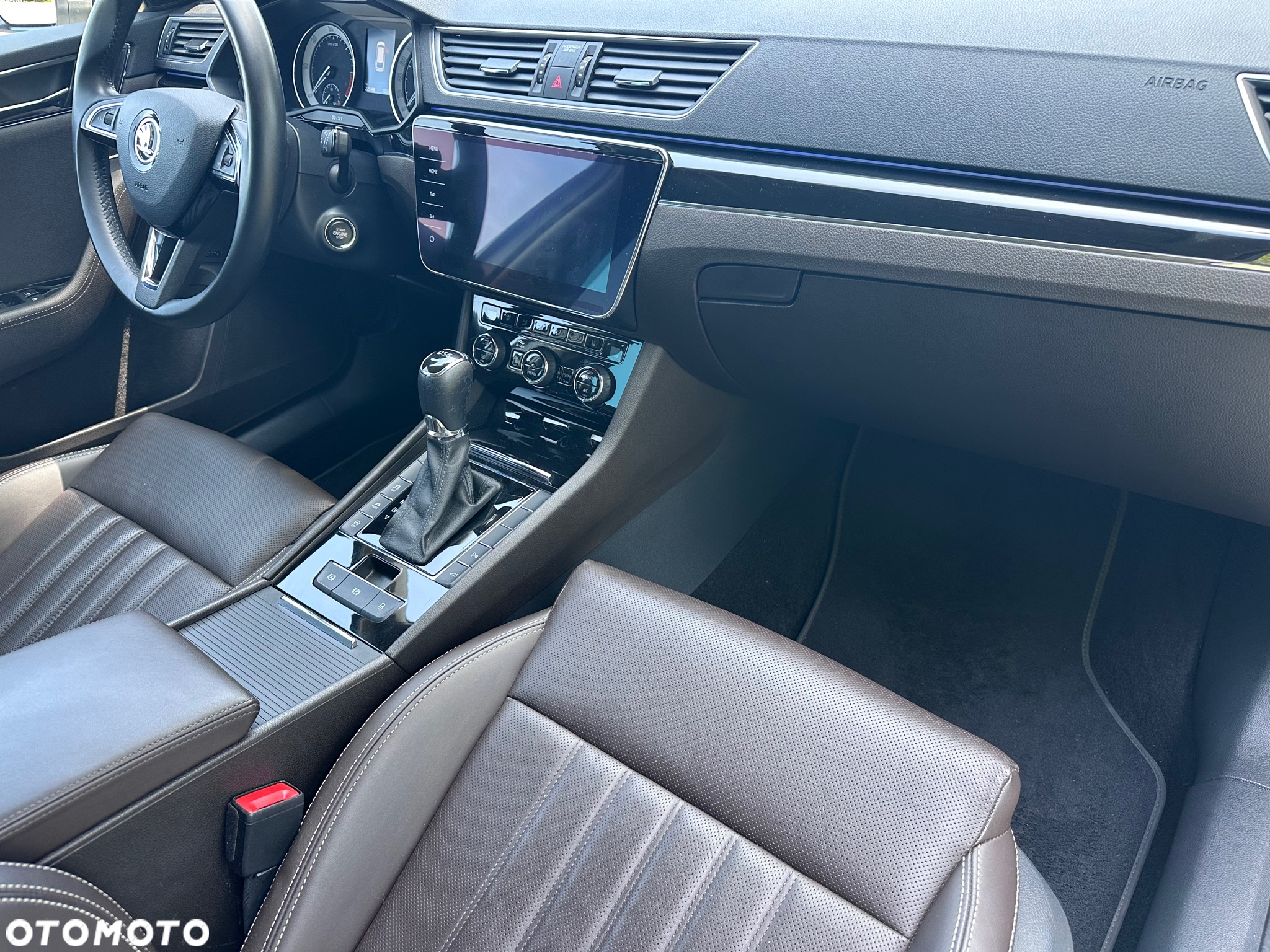 Skoda Superb 2.0 TDI L&K DSG - 19