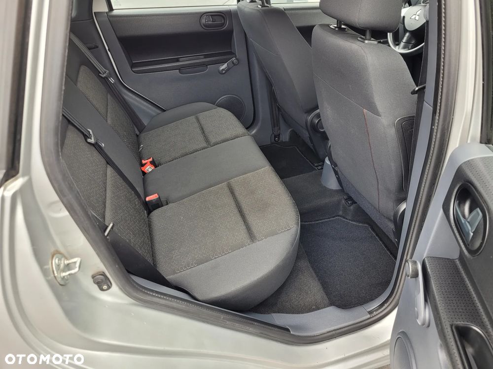 Mitsubishi Colt - 14