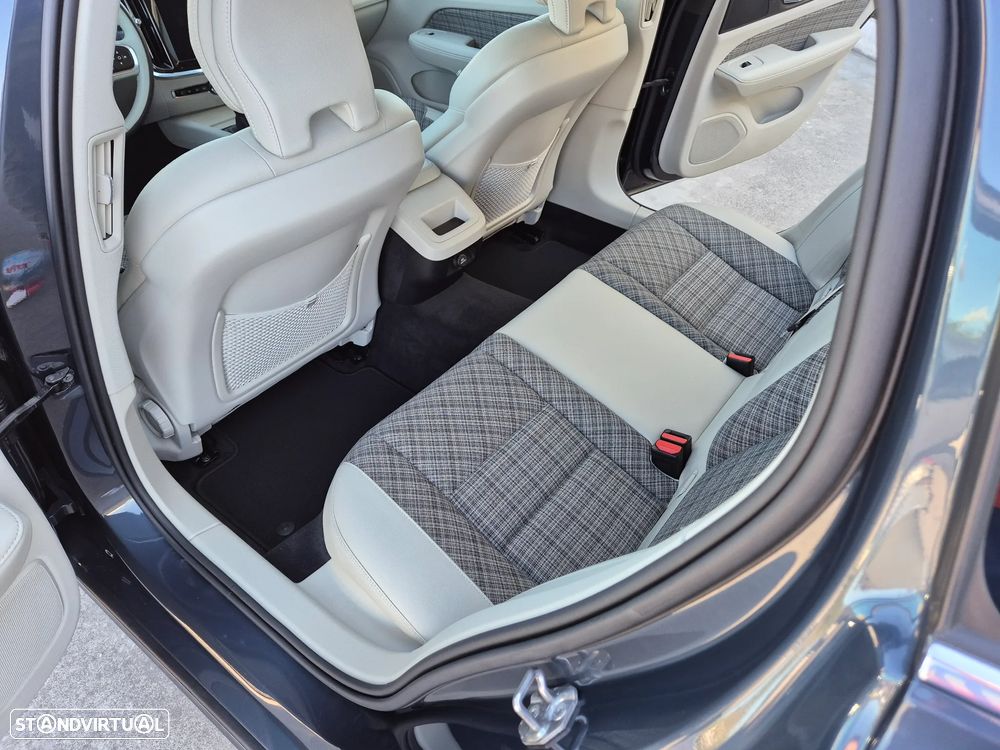 Volvo V60 2.0 D3 Momentum Plus - 47