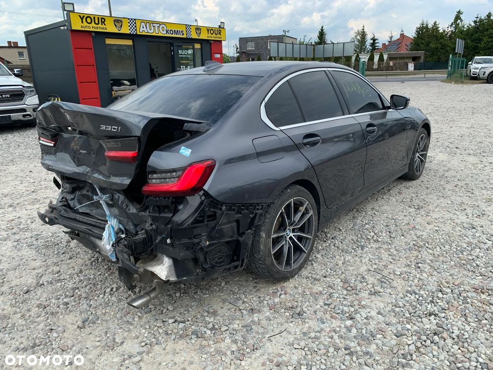 BMW Seria 3 330i xDrive - 6