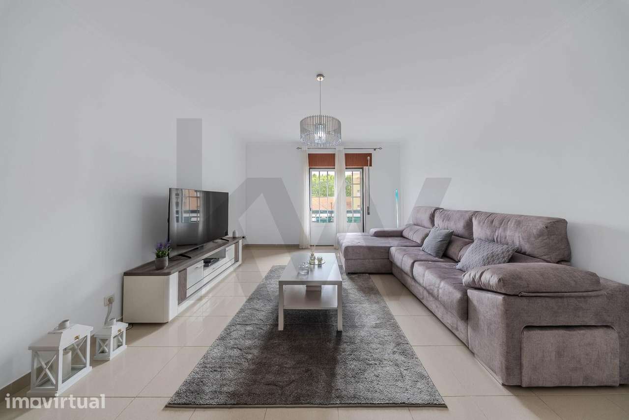 Apartamento Duplex T3 localizado na Rua Alfredo António Azedo, em Bena - Grande imagem: 3/29