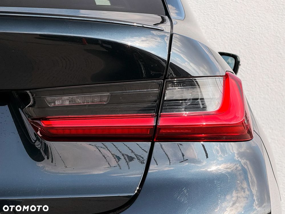 BMW Seria 3 320d xDrive M Sport - 10