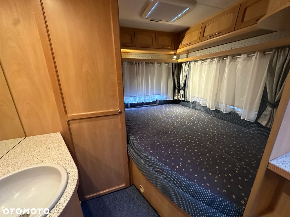 Burstner 500 VENTANA z napędem i markizą kasetową THULE. - 33