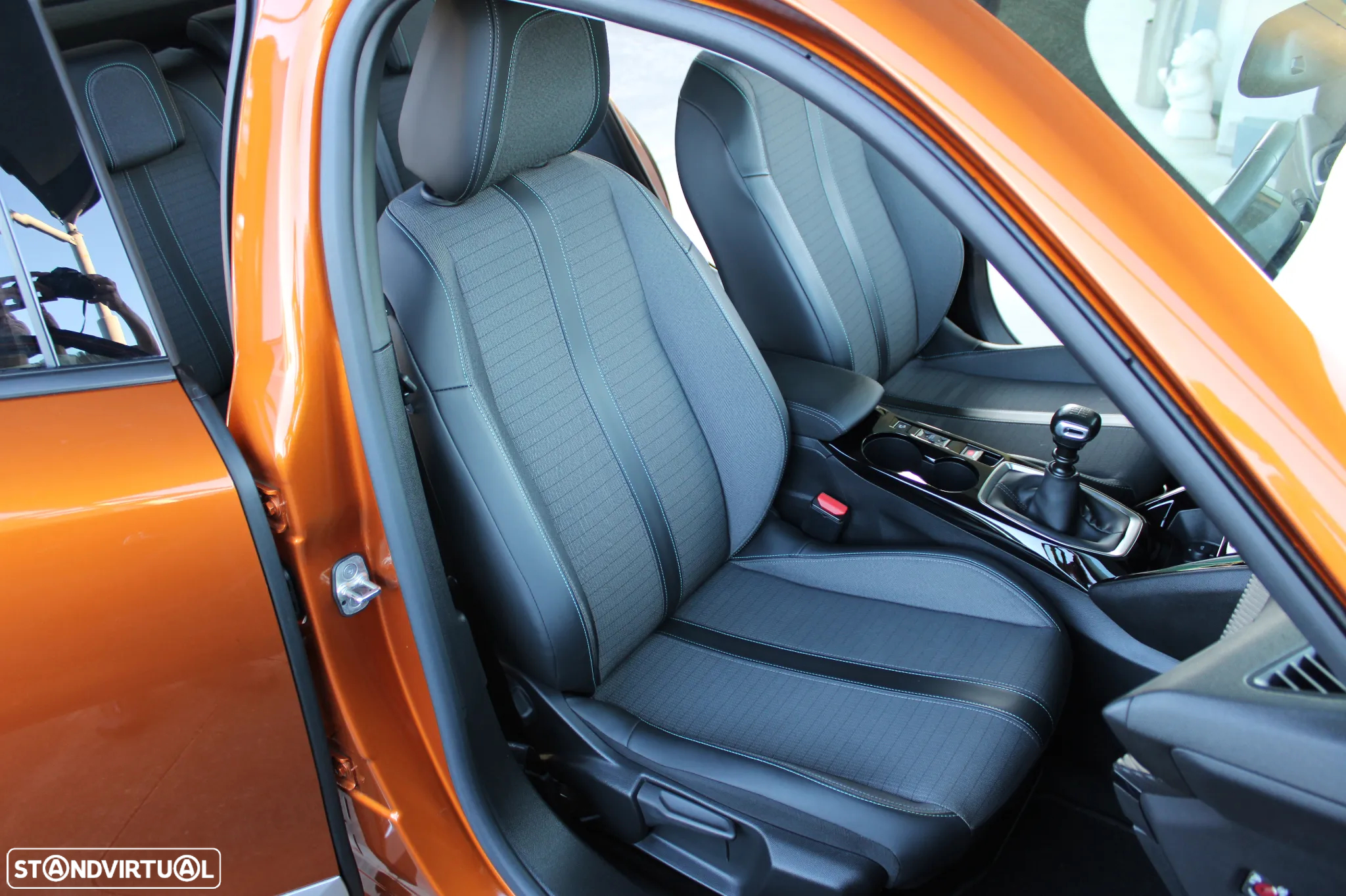 Peugeot 2008 1.2 PureTech Allure Pack - 37