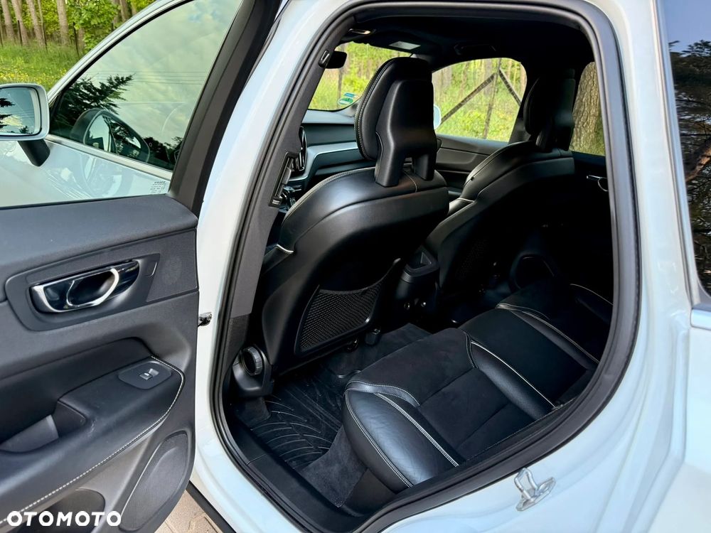 Volvo XC 60 D4 AWD R-Design - 22