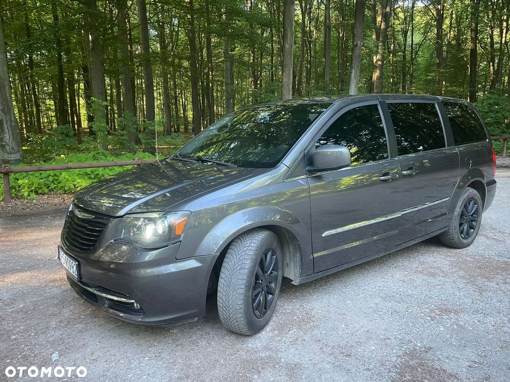 Chrysler Town & Country - 2