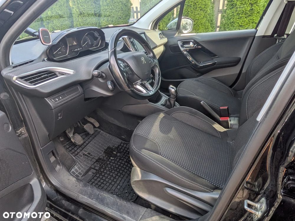 Peugeot 208 - 14