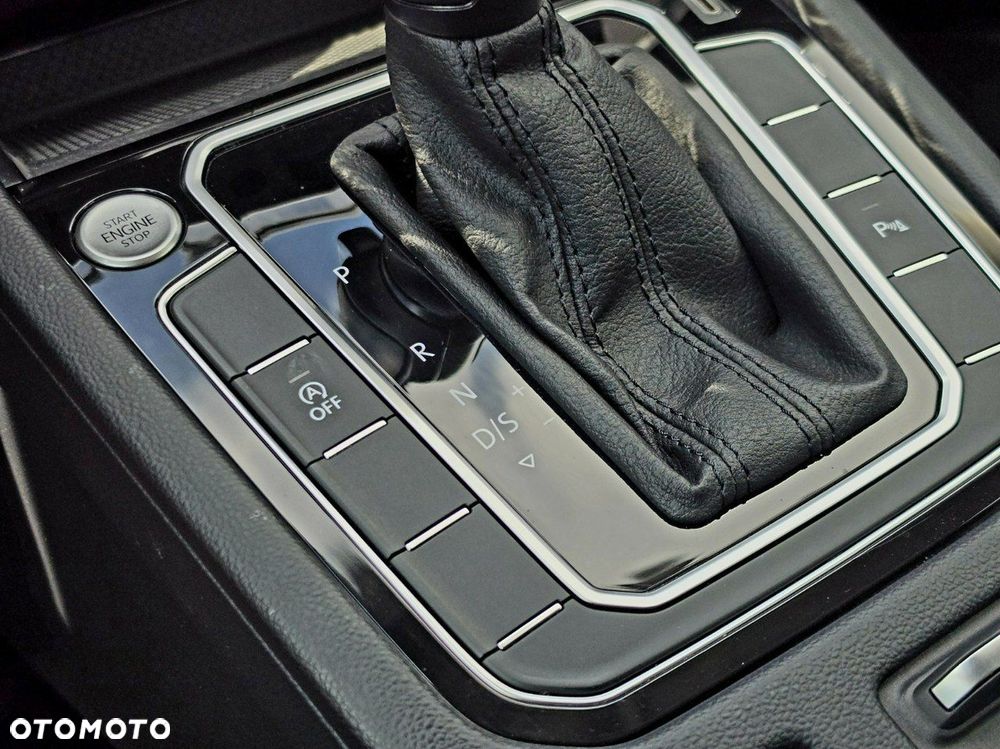 Volkswagen Passat - 12