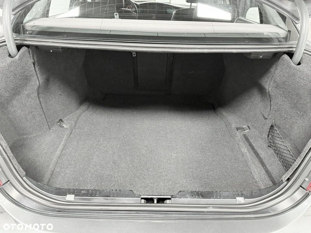 BMW Seria 5 520i - 35