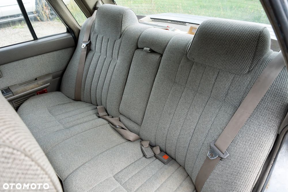 Nissan Laurel - 22