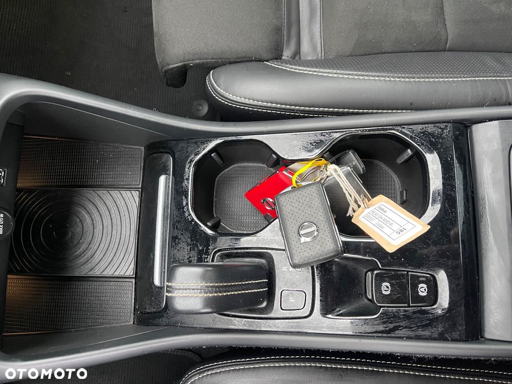 Volvo XC 40 D4 AWD Geartronic R-Design - 18