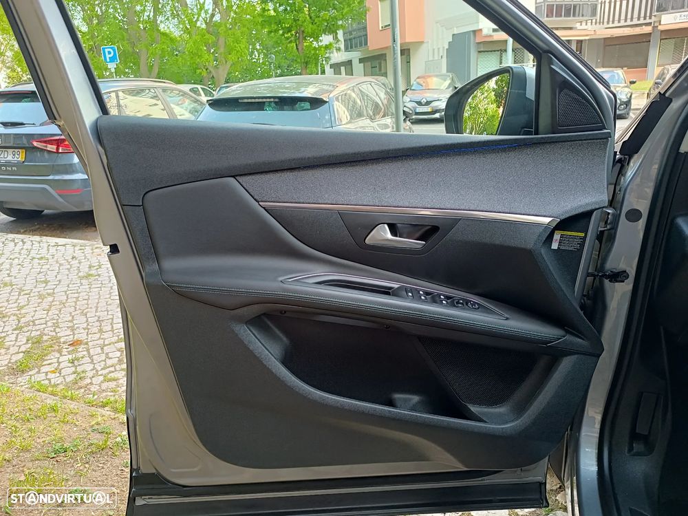 Peugeot 3008 1.2 PureTech Allure EAT8 - 11