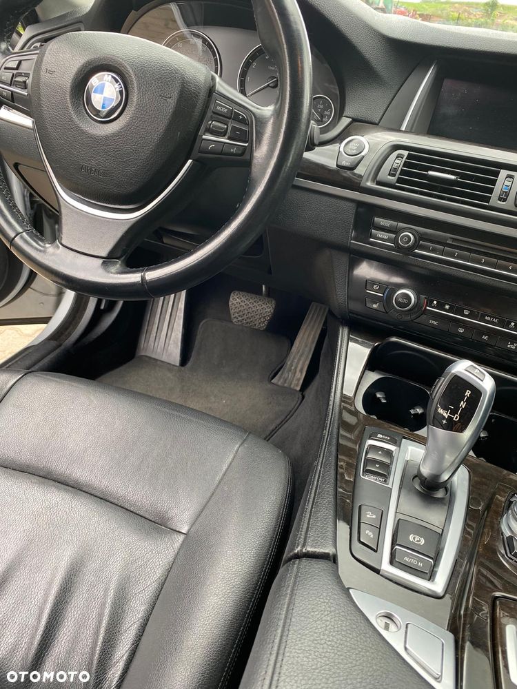 BMW Seria 5 528i xDrive - 10