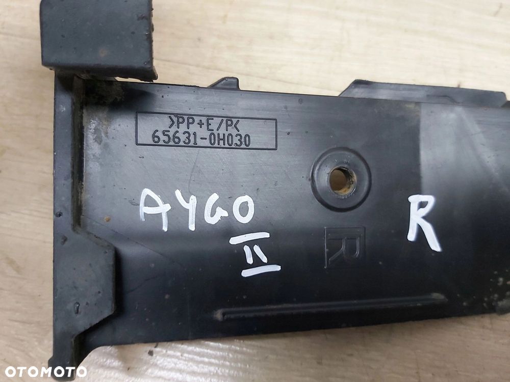 Toyota AYGO II chlapacz prawy tył zakończenie progu prawe 65631-0H030 - 15